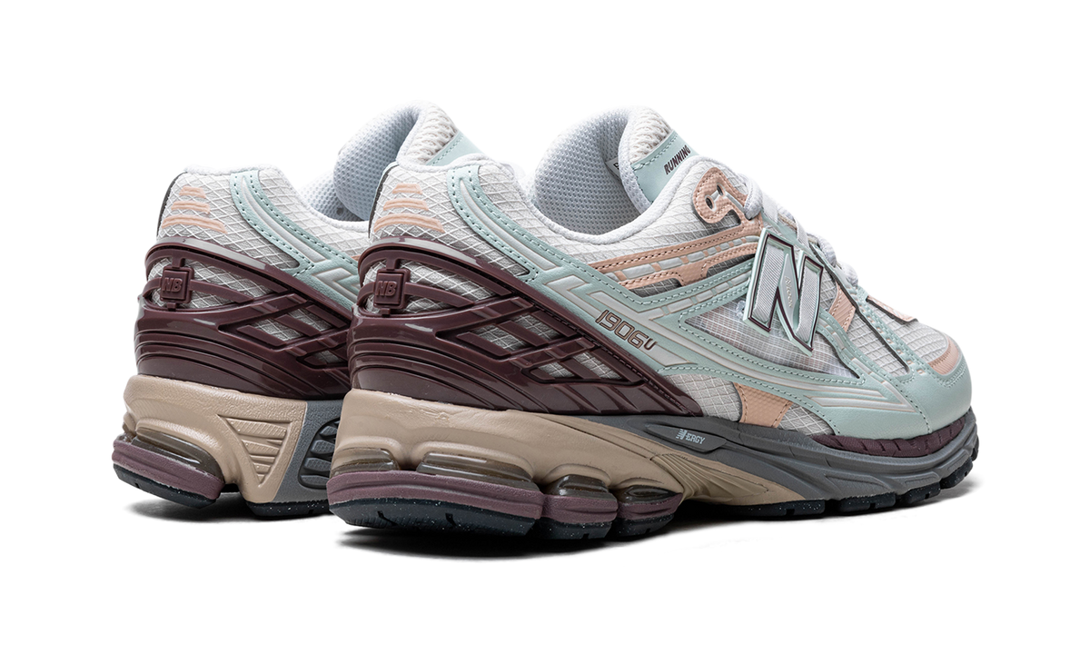 Overkicks - New Balance 1906D Clay Ash Licorice (M1906ND) - par completo