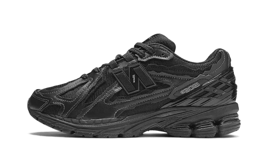 Overkicks - New Balance 1906D Protection Pack Black Leather (M1906DF) - vista lateral