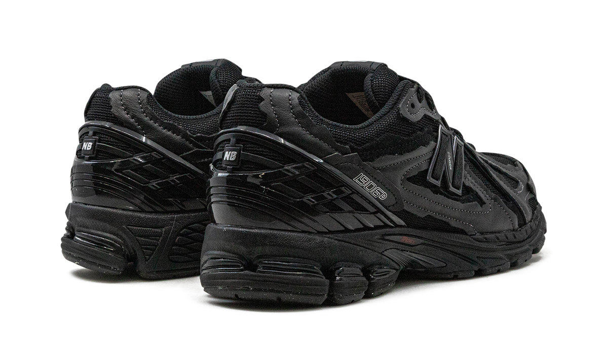 Overkicks - New Balance 1906D Protection Pack Black Leather (M1906DF) - par completo
