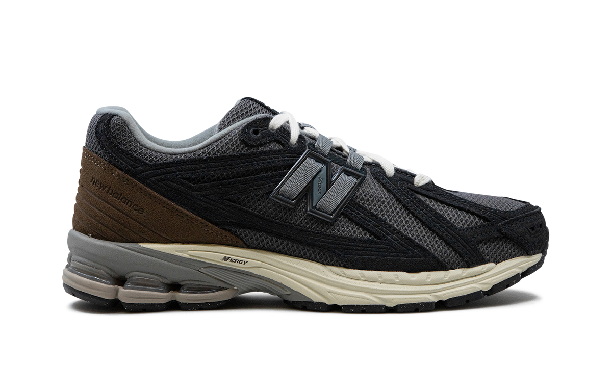 Overkicks - New Balance 1906F Phantom Dark Mushroom (M1906FE) - detalle talón