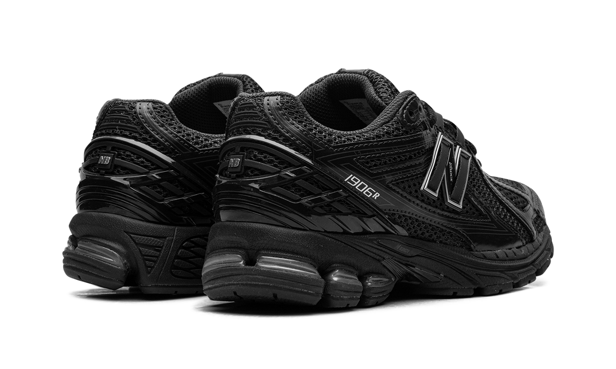 Overkicks - New Balance 1906R Black Metallic Silver (M1906RJB) - par completo