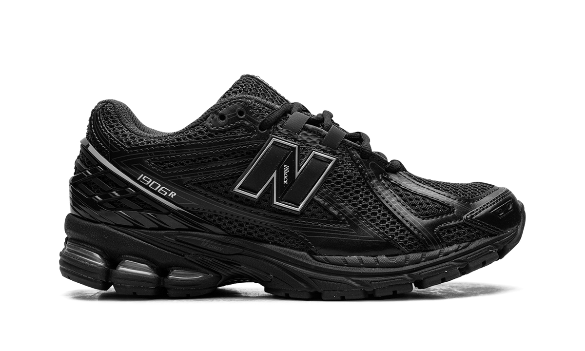 Overkicks - New Balance 1906R Black Metallic Silver (M1906RJB) - detalle talón