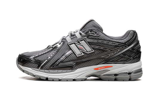 Overkicks - New Balance 1906R Black Metallic Urgent Red Slate (U1906RCO) - vista lateral