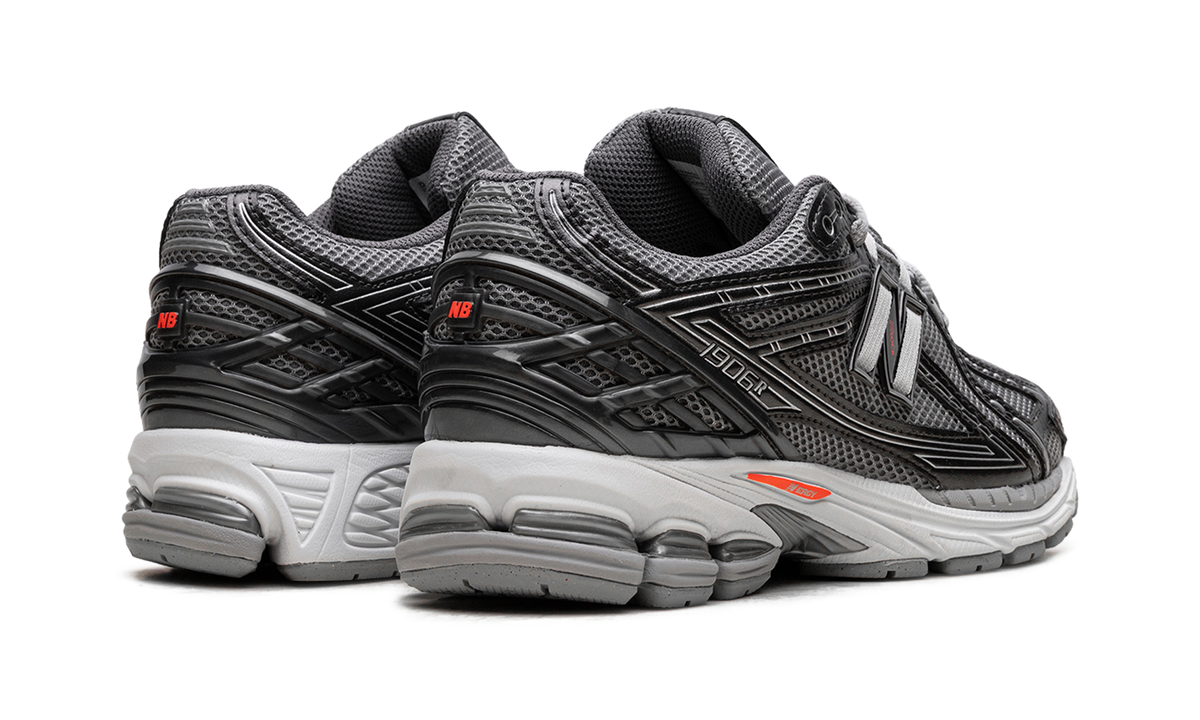 Overkicks - New Balance 1906R Black Metallic Urgent Red Slate (U1906RCO) - par completo