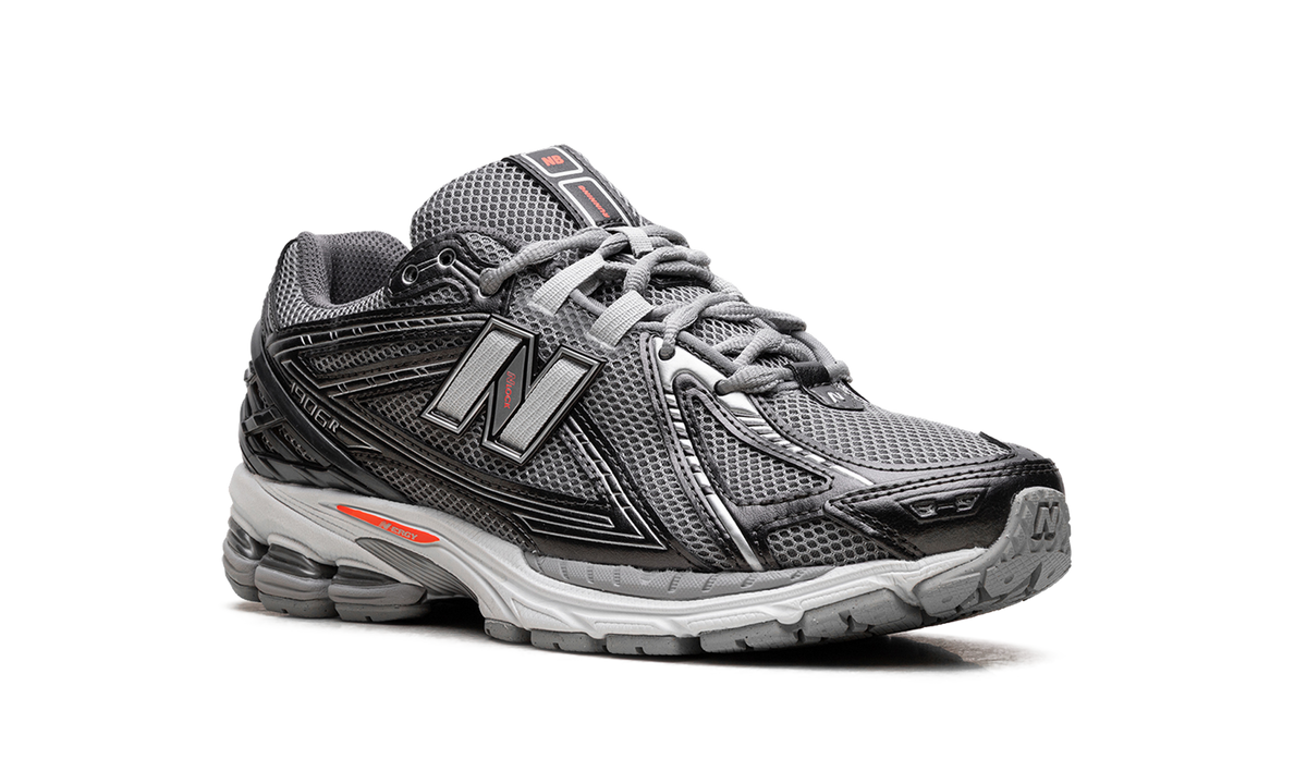 Overkicks - New Balance 1906R Black Metallic Urgent Red Slate (U1906RCO) - detalle lateral interior