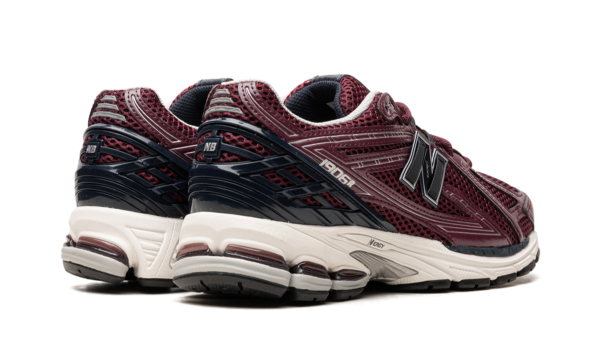 Overkicks - New Balance 1906R Burgundy Black (M1906RCC) - par completo