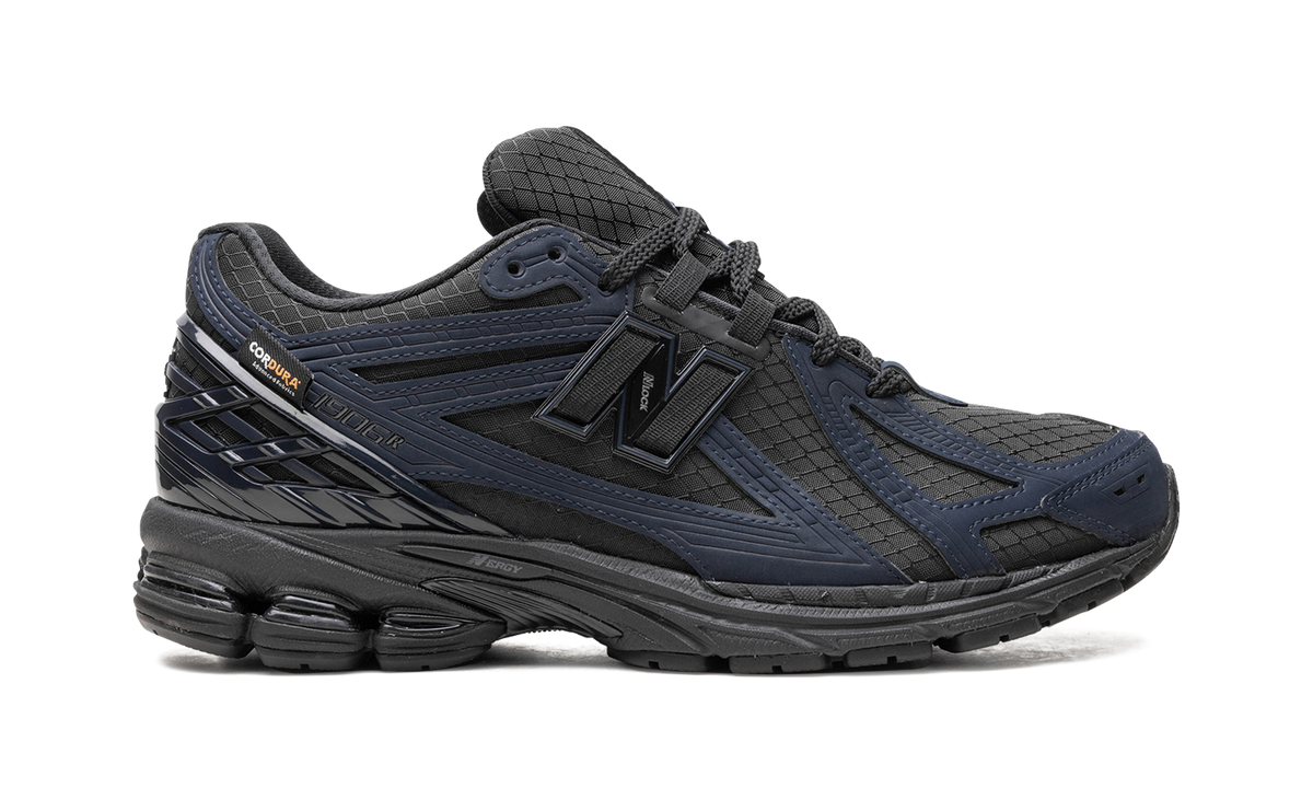 Overkicks - New Balance 1906R Cordura Outerspace (M1906RWE) - detalle talón