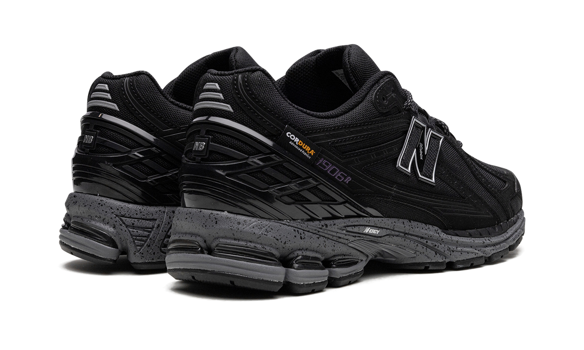 Overkicks - New Balance 1906R Cordura Pocket Black (M1906ROC) - par completo