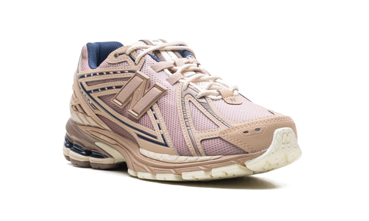 Overkicks - New Balance 1906R Earth Shadow Flat Taupe (U1906REN) - detalle lateral interior