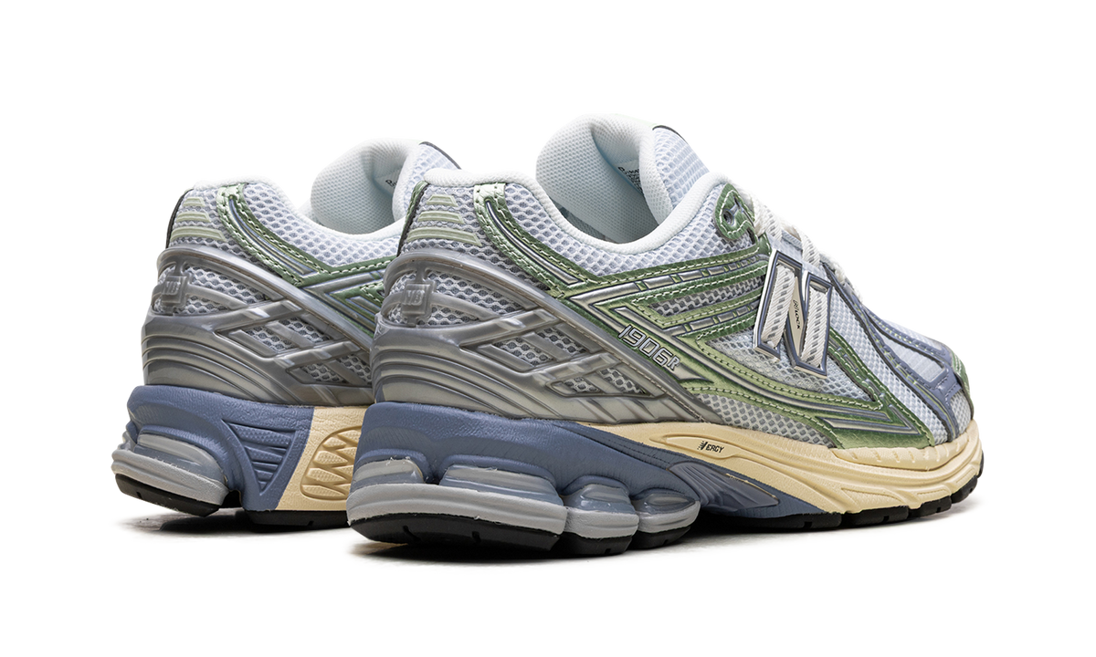 Overkicks - New Balance 1906R Ice Blue Melon Water (U1906RNE) - par completo