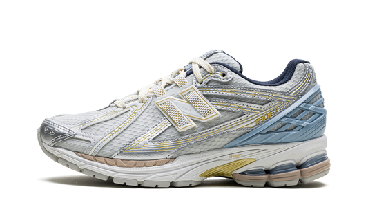 Overkicks - New Balance 1906R Kith White (M1906RKC) - vista lateral