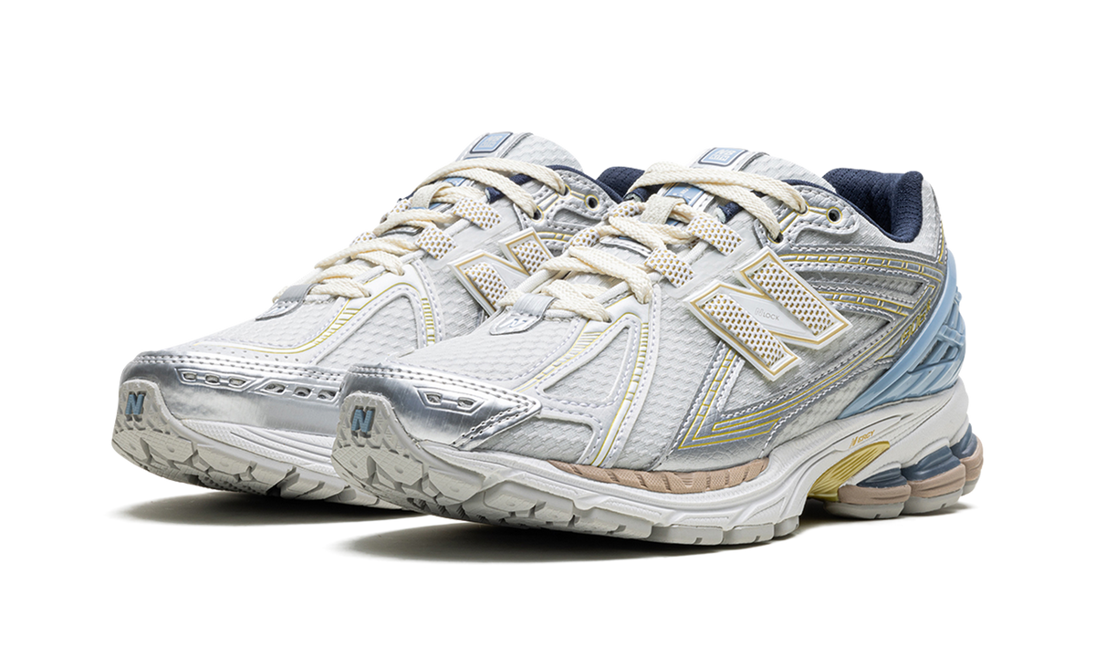 Overkicks - New Balance 1906R Kith White (M1906RKC) - vista trasera
