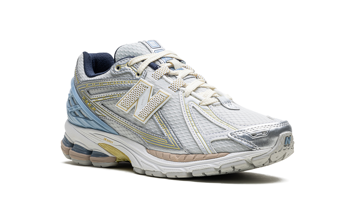 Overkicks - New Balance 1906R Kith White (M1906RKC) - detalle lateral interior