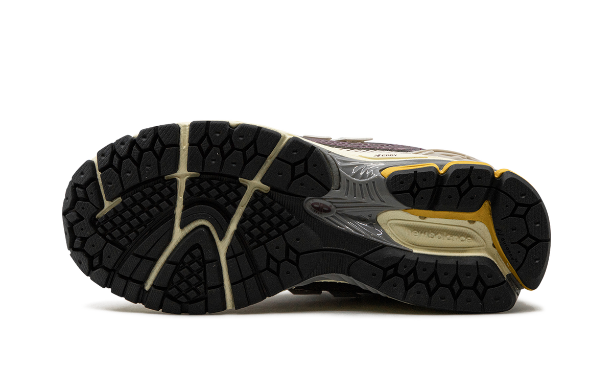 Overkicks - New Balance 1906R Licorice (M1906RRA) - vista superior