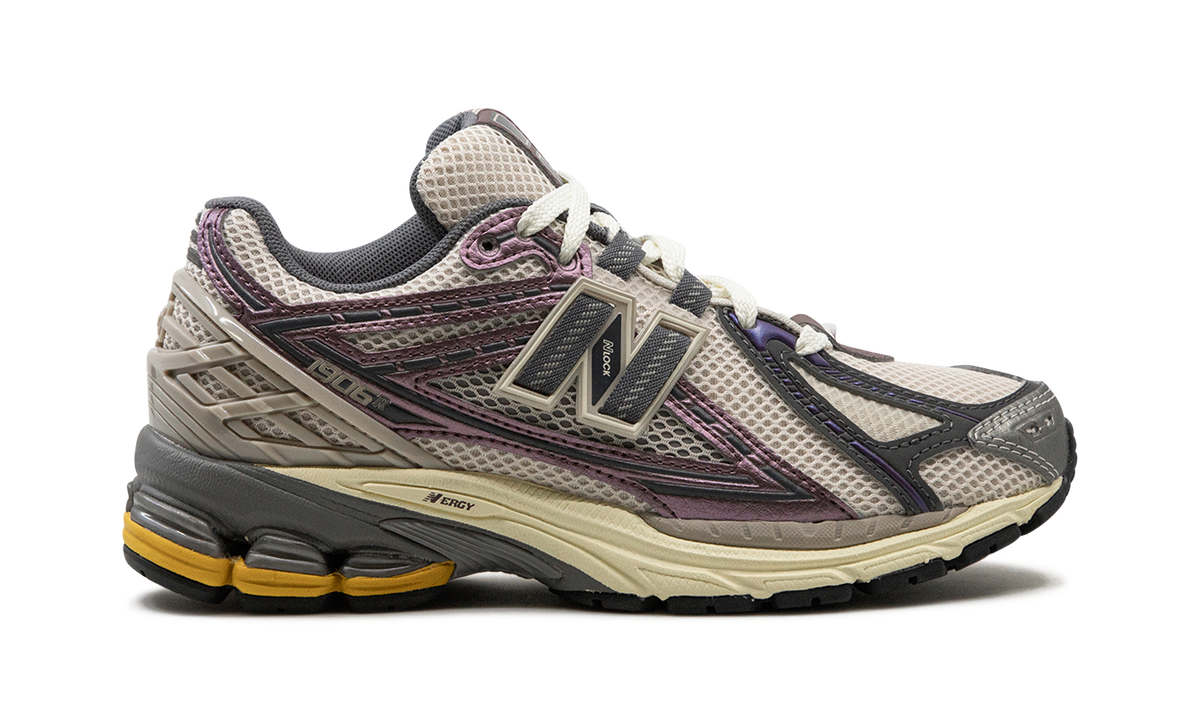 Overkicks - New Balance 1906R Licorice (M1906RRA) - detalle talón