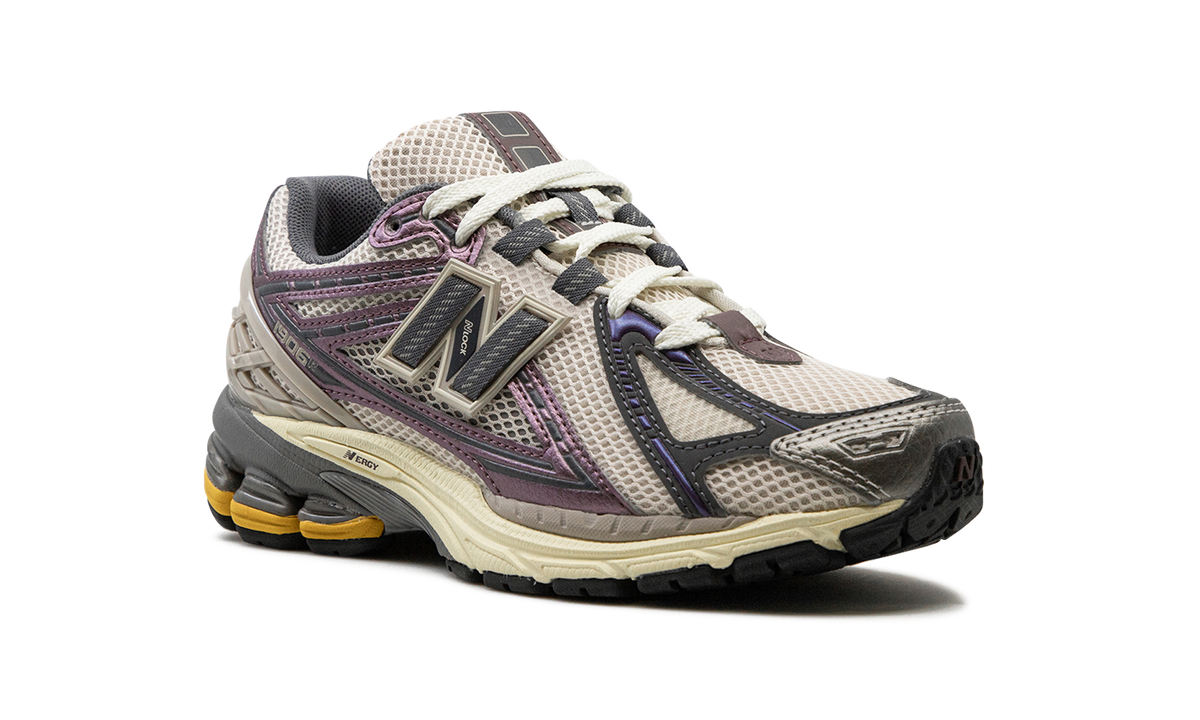 Overkicks - New Balance 1906R Licorice (M1906RRA) - detalle lateral interior