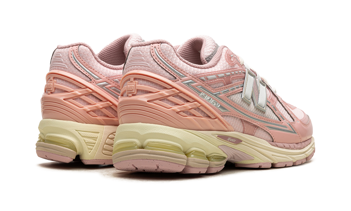Overkicks - New Balance 1906R Lunar New Year Pink (M1906NLN) - par completo