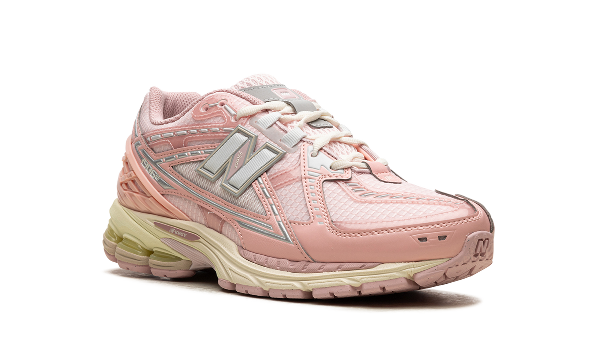Overkicks - New Balance 1906R Lunar New Year Pink (M1906NLN) - detalle lateral interior