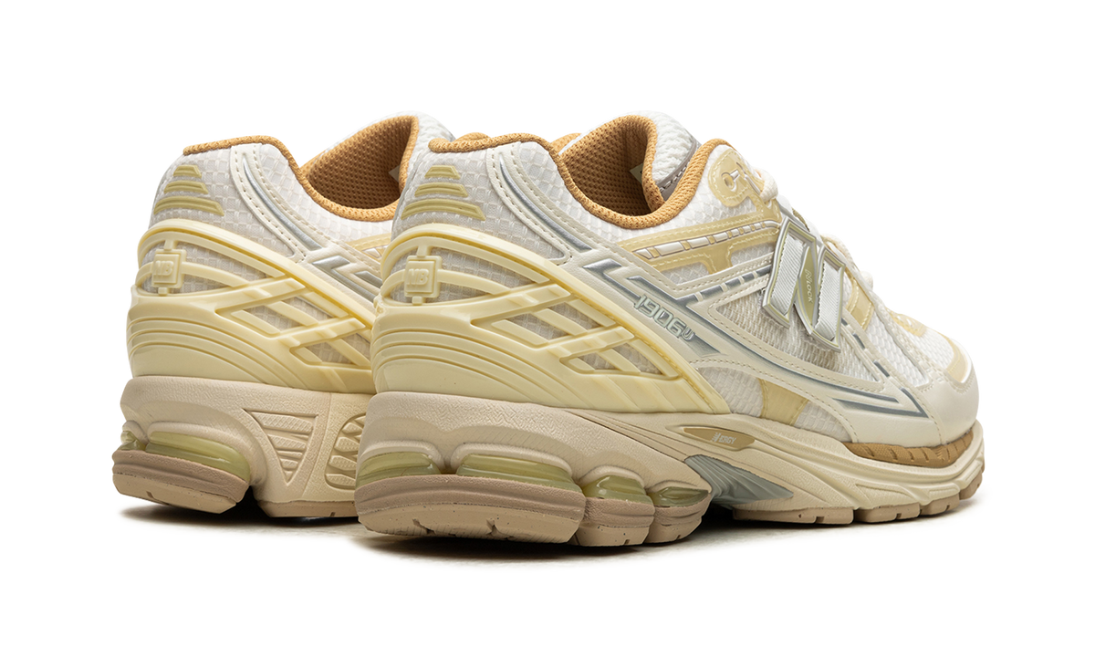 Overkicks - New Balance 1906R Lunar New Year White (M1906NLY) - par completo