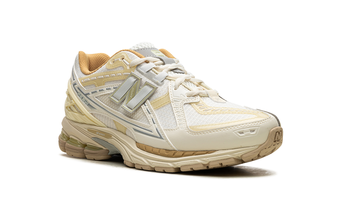 Overkicks - New Balance 1906R Lunar New Year White (M1906NLY) - detalle lateral interior