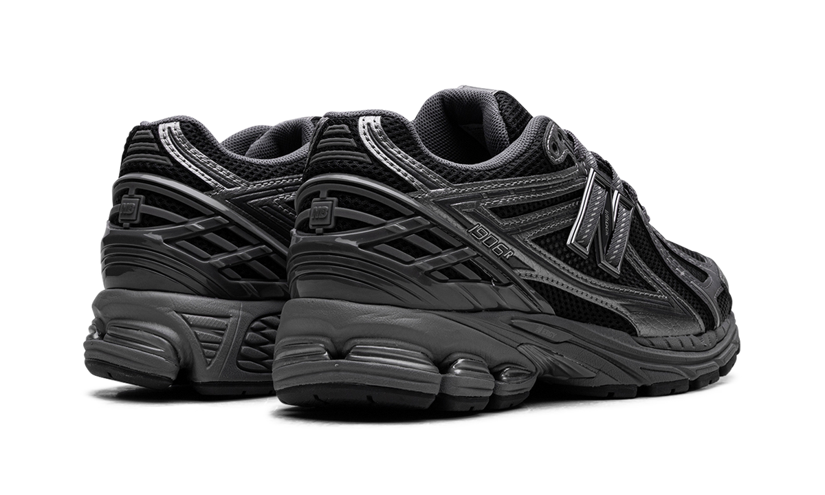 Overkicks - New Balance 1906R Phantom Dark Grey Metallic Silver (M1906RES) - par completo