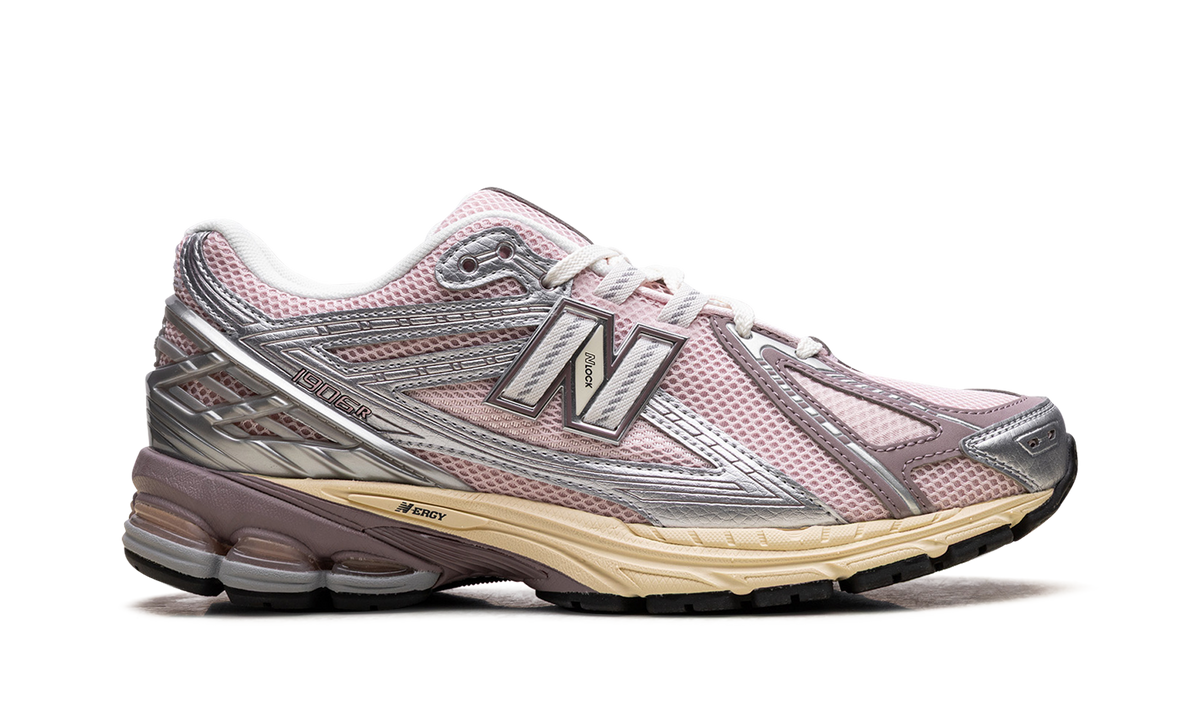 Overkicks - New Balance 1906R Rose Sugar Silver (U1906RNF) - detalle talón