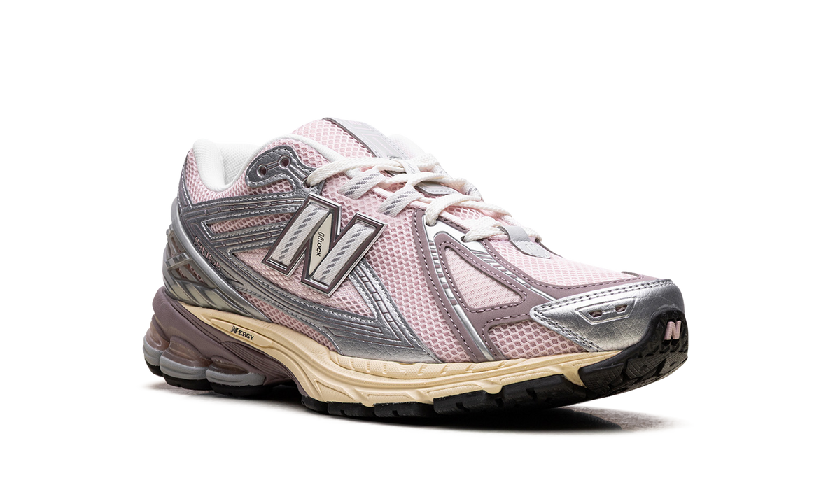 Overkicks - New Balance 1906R Rose Sugar Silver (U1906RNF) - detalle lateral interior