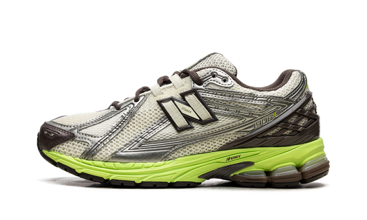 Overkicks - New Balance 1906R SSENSE Exclusive 20th Anniversary (M1906RSF) - vista lateral