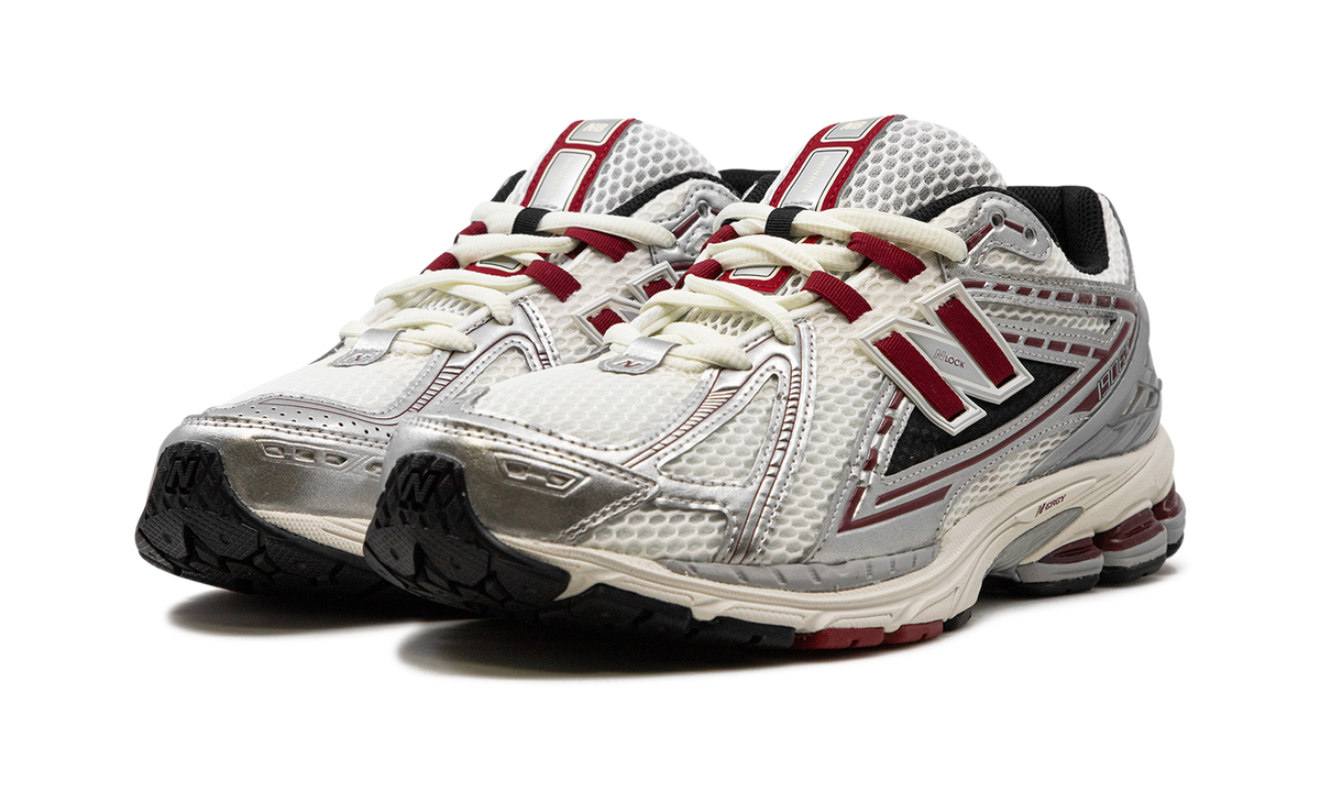 Overkicks - New Balance 1906R Silver Classic Crimson (M1906REA) - vista trasera
