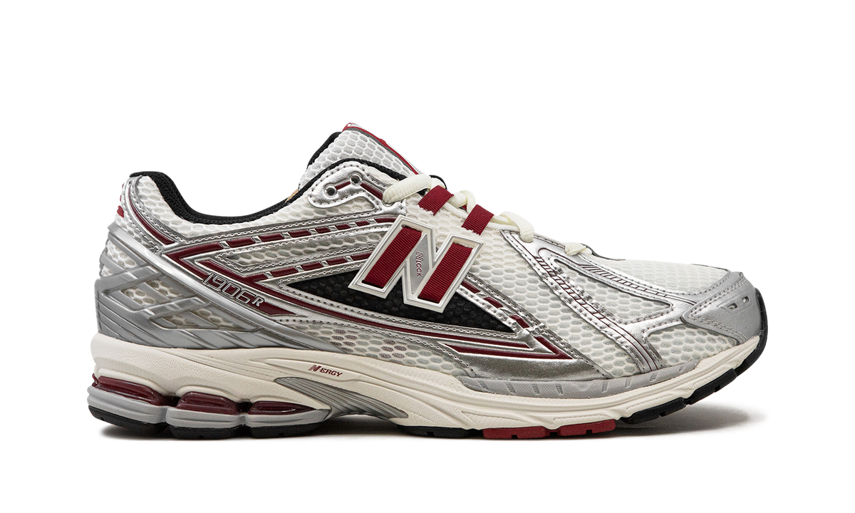 Overkicks - New Balance 1906R Silver Classic Crimson (M1906REA) - detalle talón