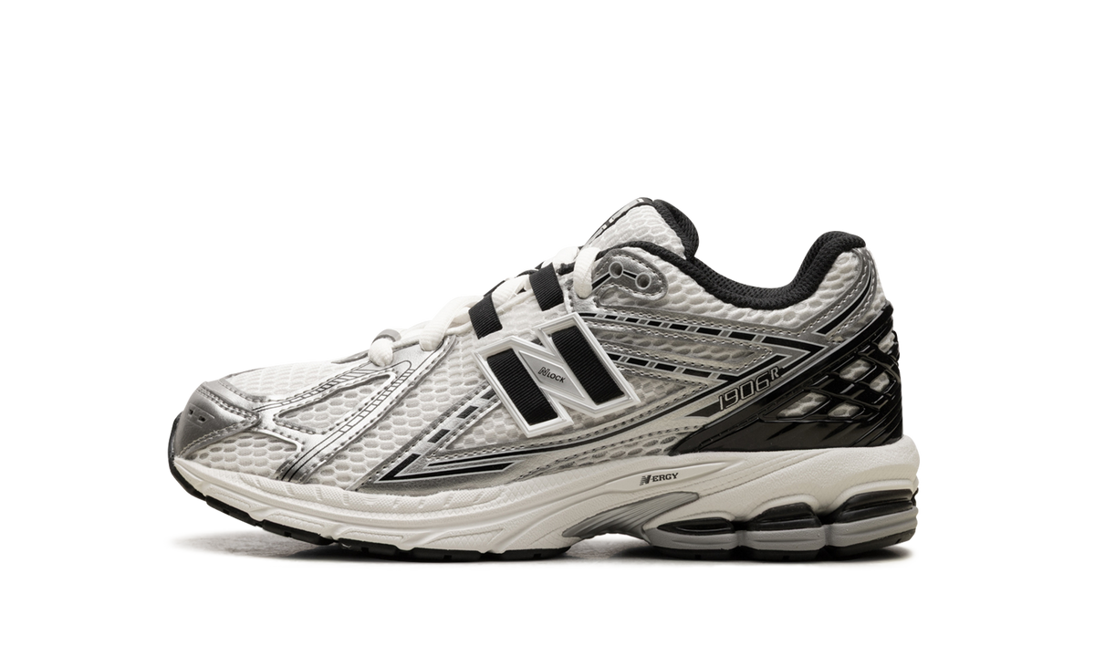 Overkicks - New Balance 1906R Silver Metallic Black (GS) (GC1906ER) - vista lateral