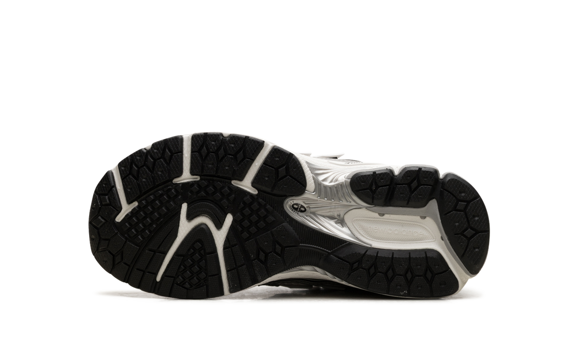 Overkicks - New Balance 1906R Silver Metallic Black (GS) (GC1906ER) - imagen 5