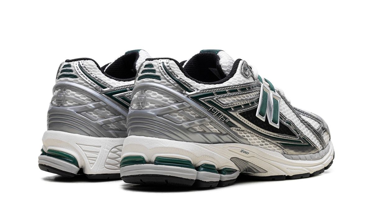 Overkicks - New Balance 1906R Silver Metallic Nightwatch Green (M1906REU) - par completo