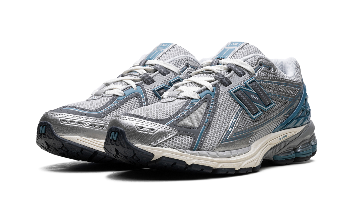 Overkicks - New Balance 1906R Silver Metallic Terrarium (M1906REO) - vista trasera
