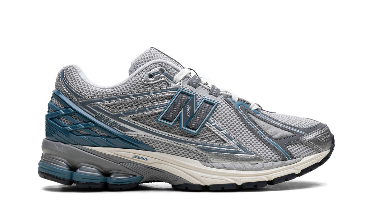 Overkicks - New Balance 1906R Silver Metallic Terrarium (M1906REO) - detalle talón