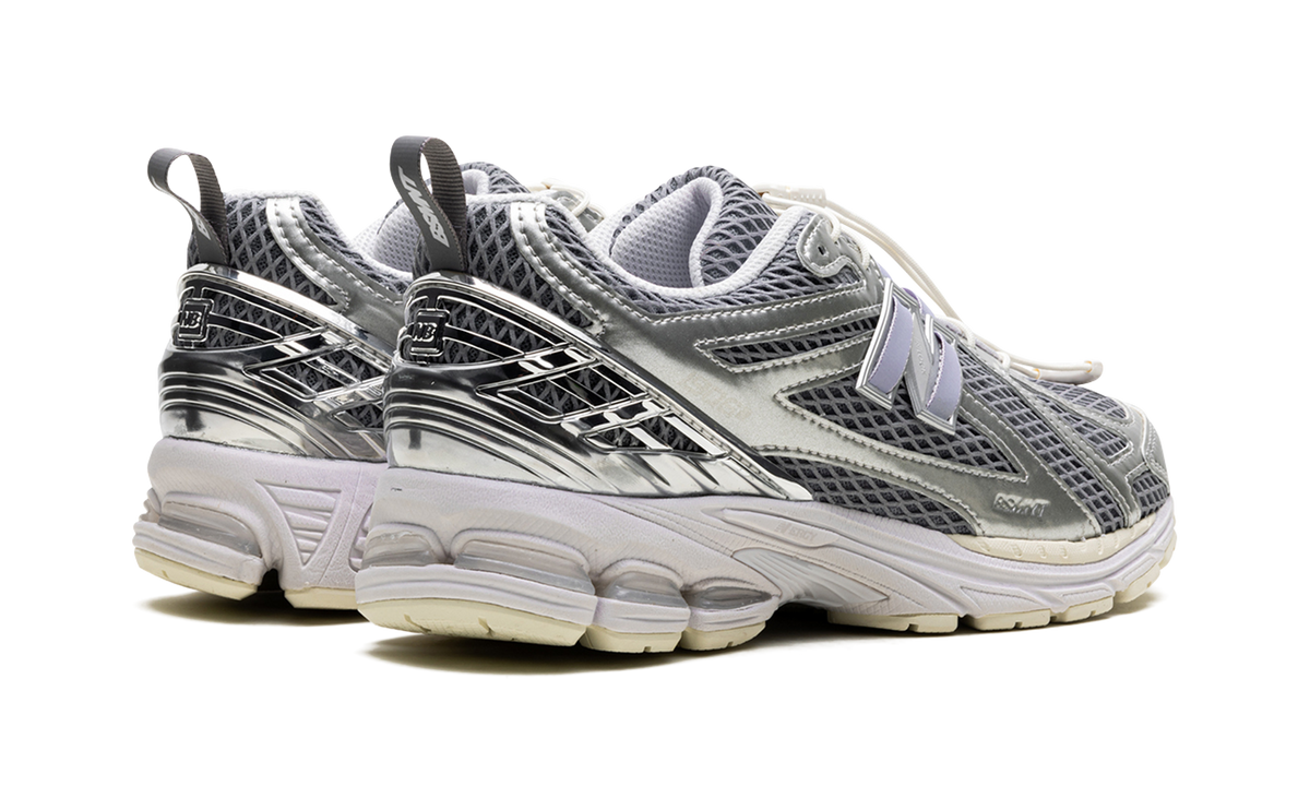 Overkicks - New Balance 1906R The Basement Day Chrome (M1906RBT) - par completo