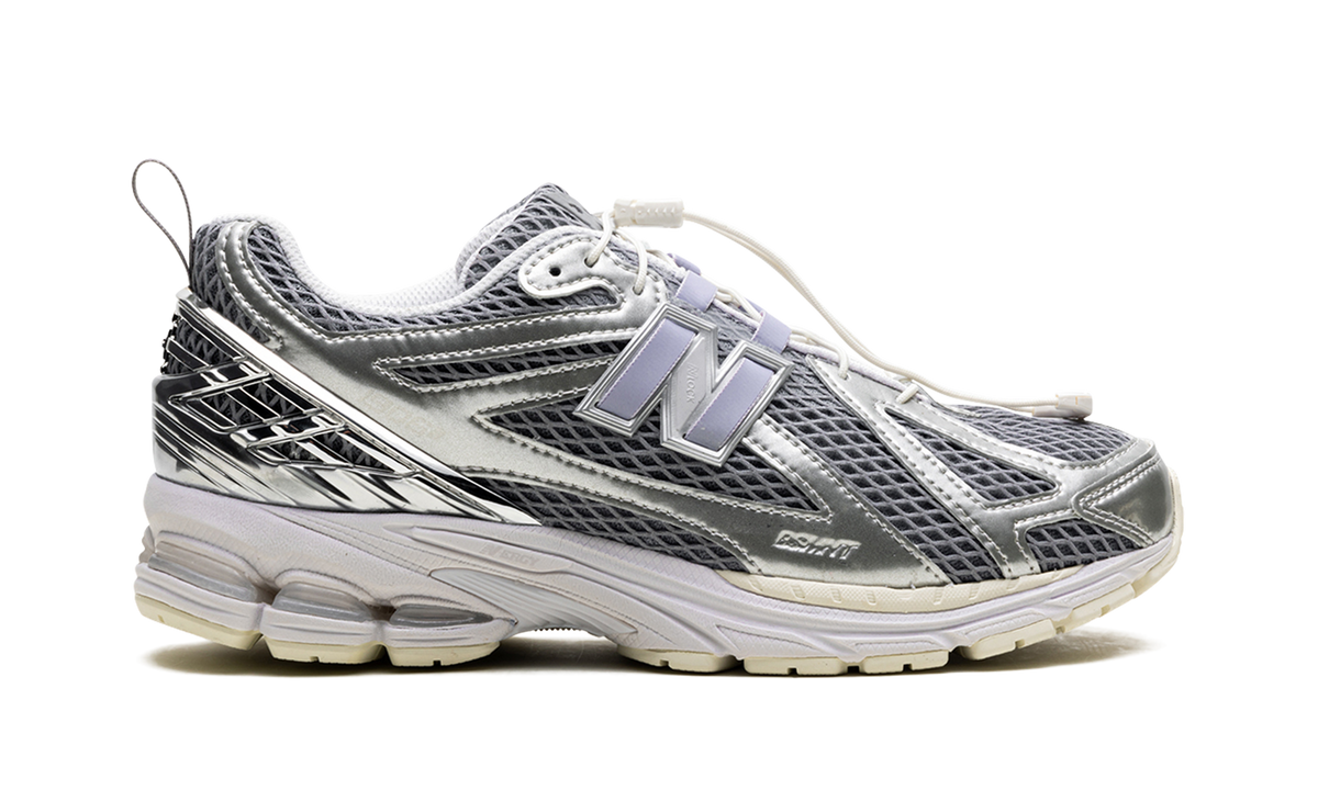 Overkicks - New Balance 1906R The Basement Day Chrome (M1906RBT) - detalle talón