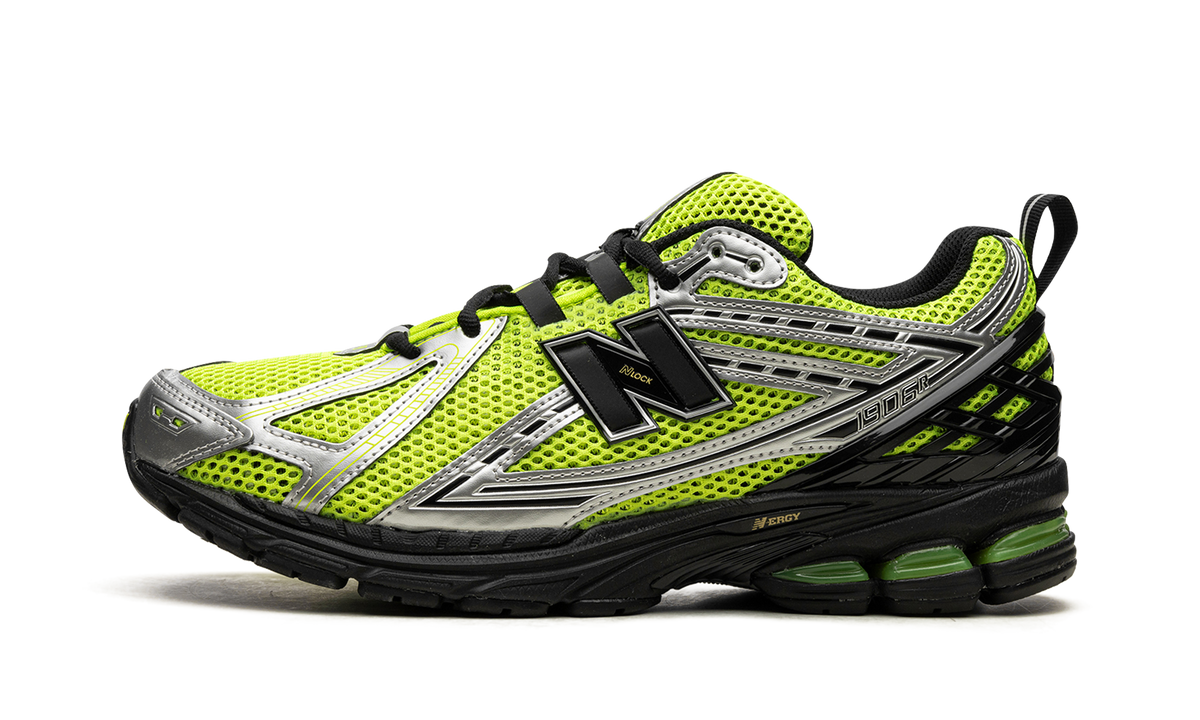 Overkicks - New Balance 1906R Volt Black (M1906RCG) - vista lateral