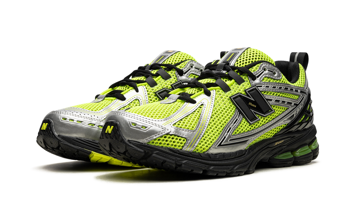 Overkicks - New Balance 1906R Volt Black (M1906RCG) - vista trasera
