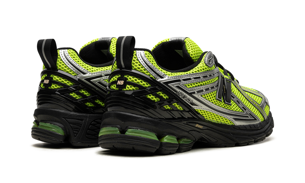Overkicks - New Balance 1906R Volt Black (M1906RCG) - par completo