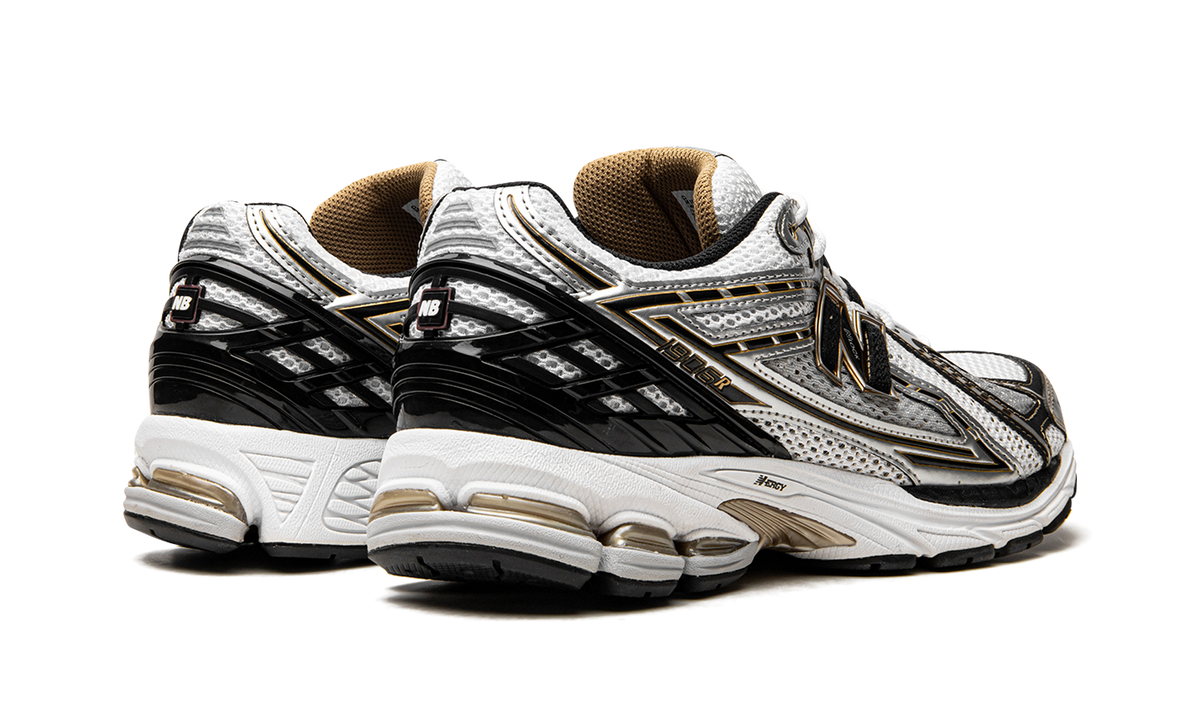 Overkicks - New Balance 1906R White Metallic Gold (M1906RA) - par completo