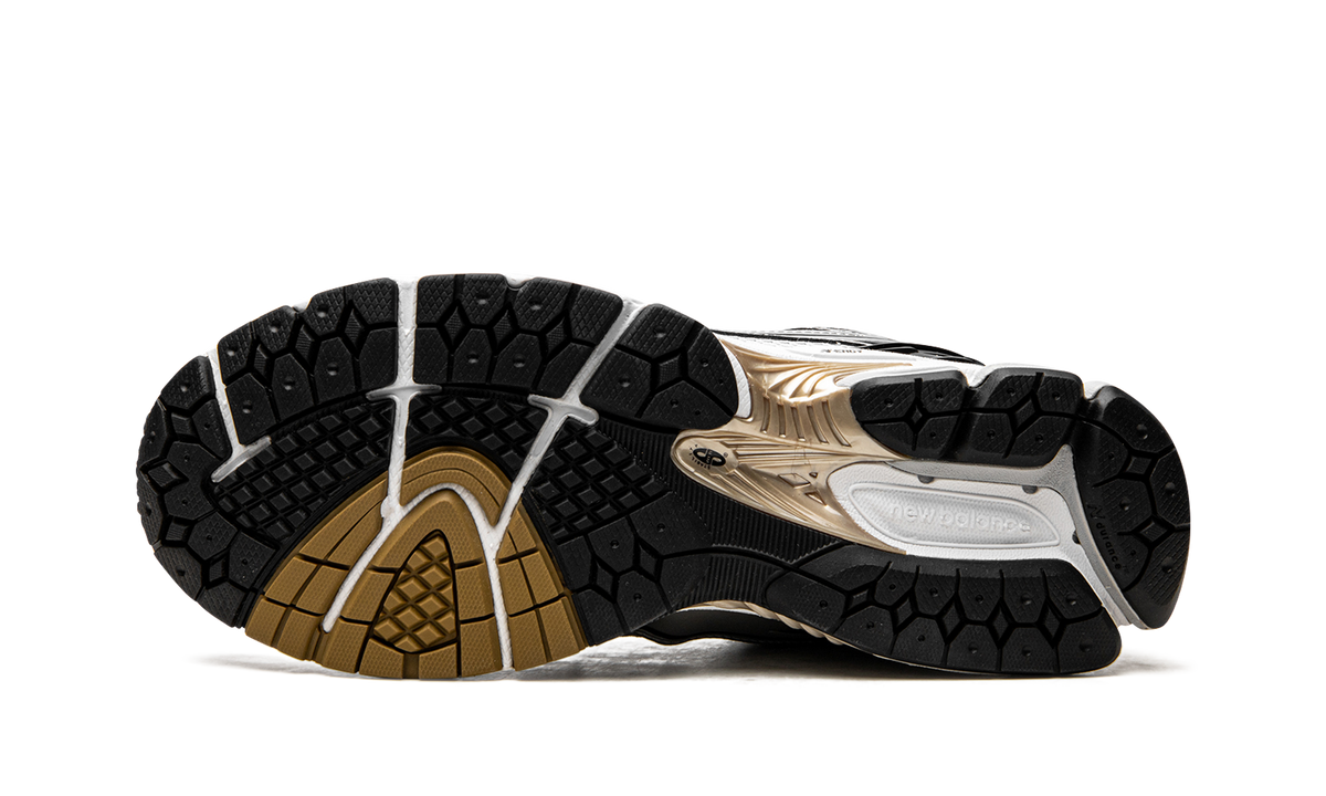 Overkicks - New Balance 1906R White Metallic Gold (M1906RA) - vista superior