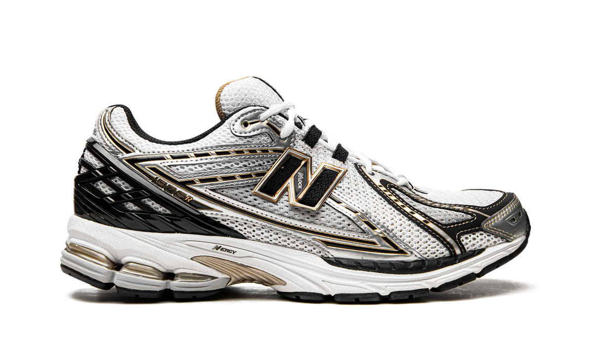 Overkicks - New Balance 1906R White Metallic Gold (M1906RA) - detalle talón