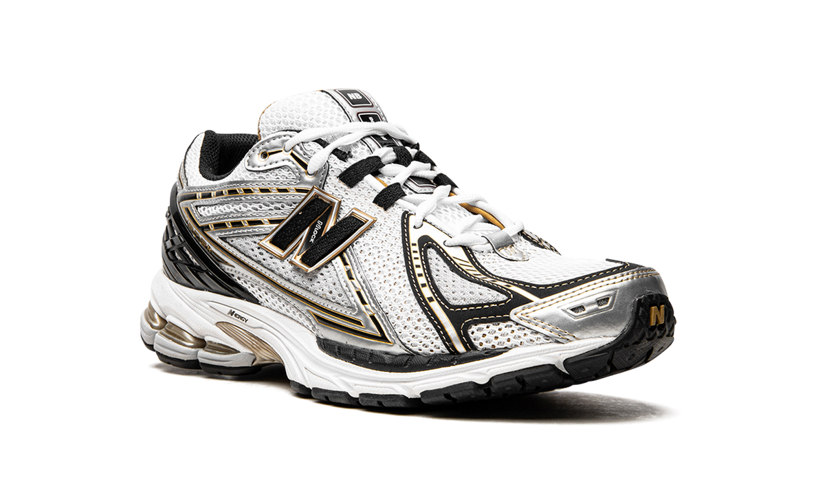 Overkicks - New Balance 1906R White Metallic Gold (M1906RA) - detalle lateral interior