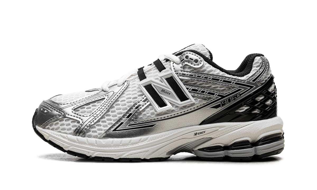 Overkicks - New Balance 1906R White Silver Metallic Black (PS) (PC1906ER) - vista lateral