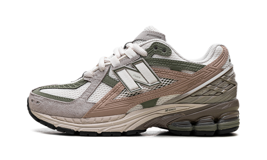 Overkicks - New Balance 1906U Linen Dark Olivine (M1906NE) - vista lateral