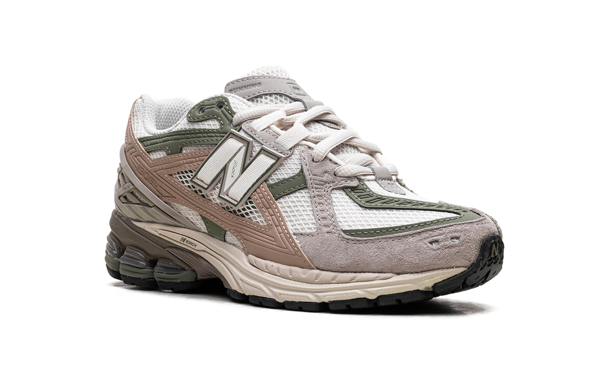 Overkicks - New Balance 1906U Linen Dark Olivine (M1906NE) - detalle lateral interior