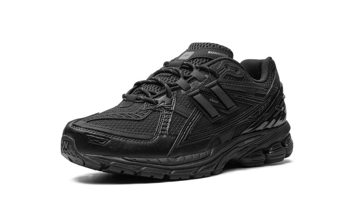 Overkicks - New Balance 1906U Triple Black (M1906NJ) - detalle suela