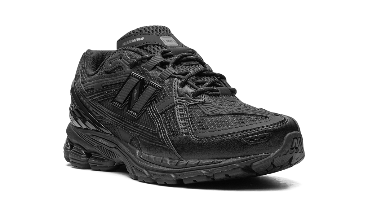 Overkicks - New Balance 1906U Triple Black (M1906NJ) - detalle lateral interior
