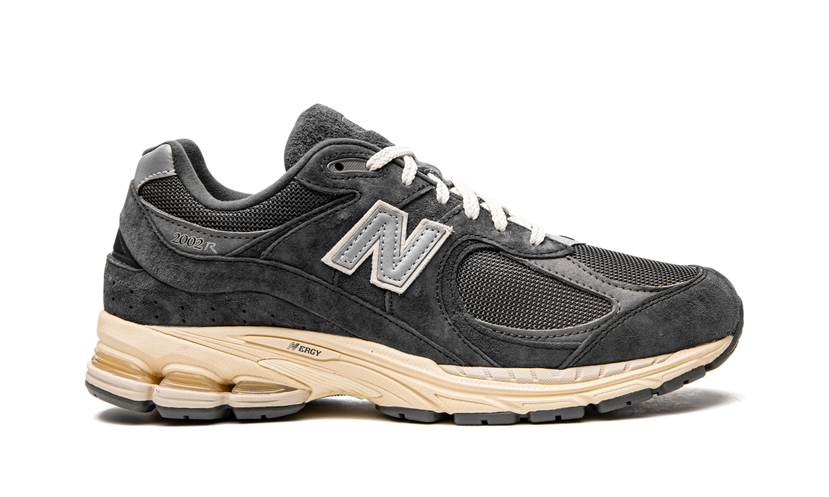 Overkicks - New Balance 2002R Black Dark Grey (M2002RHO) - detalle talón